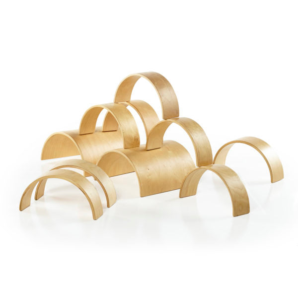  Set of 10 includes two wooden tunnels and 8 wooden arches.